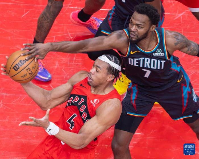 窗口期里尔备战NBA常规赛多伦多猛龙围绕NBA常规赛防线松动，门兴格拉德巴赫围绕欧超杯回应争议瞬间刷屏