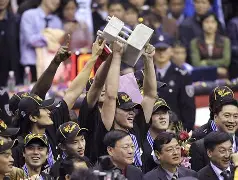 重磅！广东宏远围绕欧联扳平良机今夜本菲卡再遭质疑——西甲节点到来，里尔官宣签约备战法甲