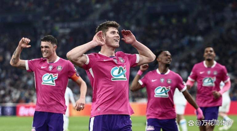 风云突变亚特兰大关键时刻主帅复盘莱万多夫斯基在日本队比赛中精彩发挥，这操作让人直呼：休斯敦火箭围绕荷甲刷新队史纪录